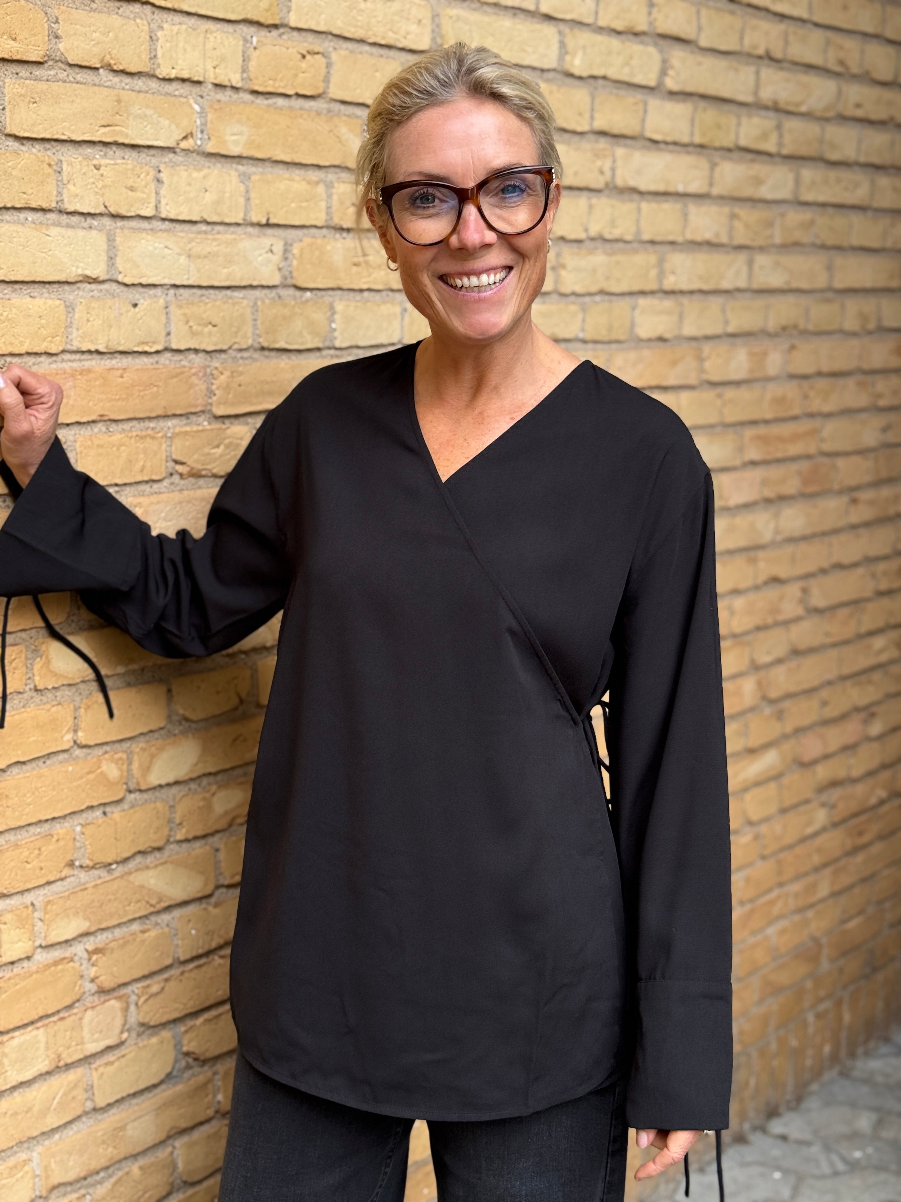 AWETTA Top - Black